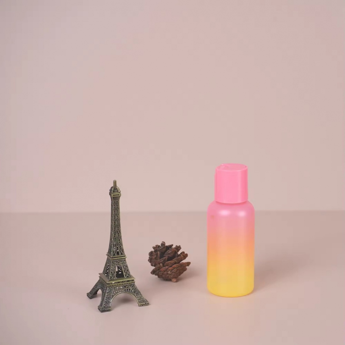 Thousand autumn cap dispenser bottle