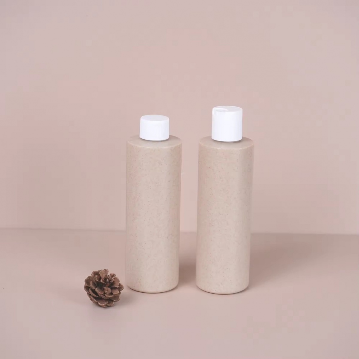 Biodegradable wheat straw plastic bottle